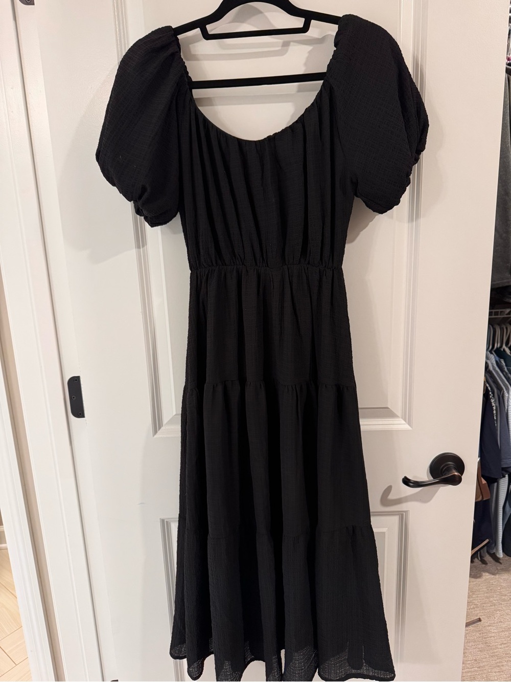 Astr Puff-Sleeve Black Tiered Midi Dress